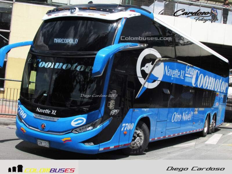 Bus Coomotor Navette XL saliendo del terminal del sur